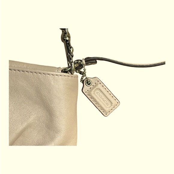 **LIKE NEW** Coach wallet wristlet  blush pink - Picture 2 of 5